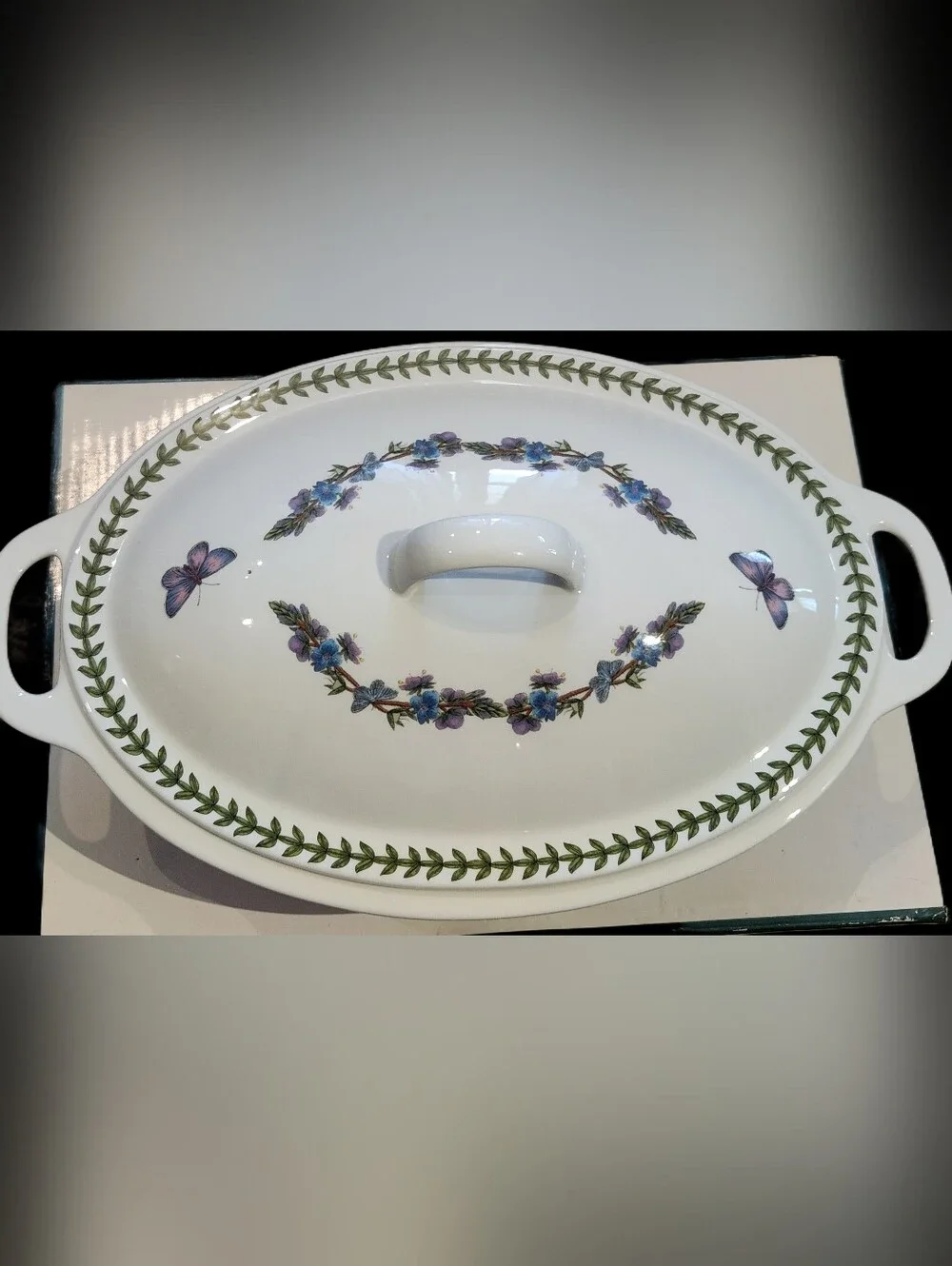 Portmeirion Botanic Garden Clematis Florida Oval 4pt / 2.3L Casserole w Lid NIB